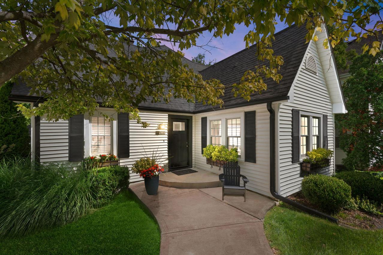 1960 Elmore Ave., Downers Grove, IL 60515
