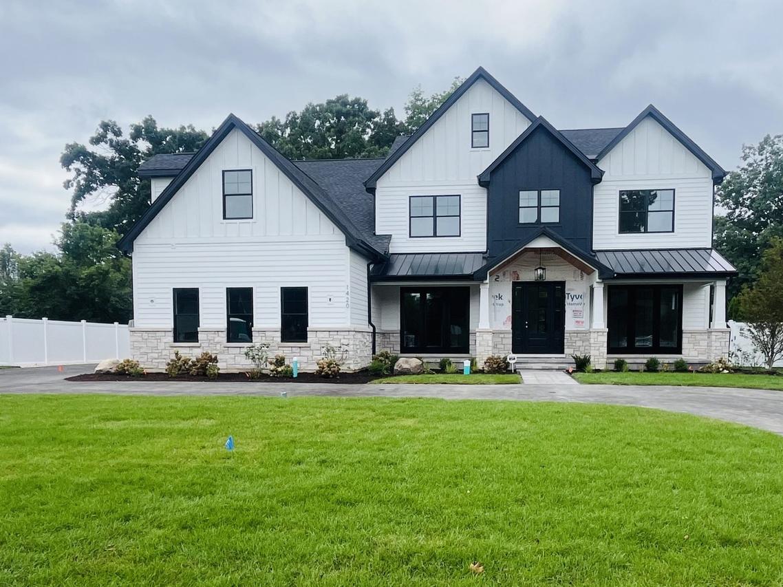 1420 Windcrest Rd., Deerfield, IL 60015