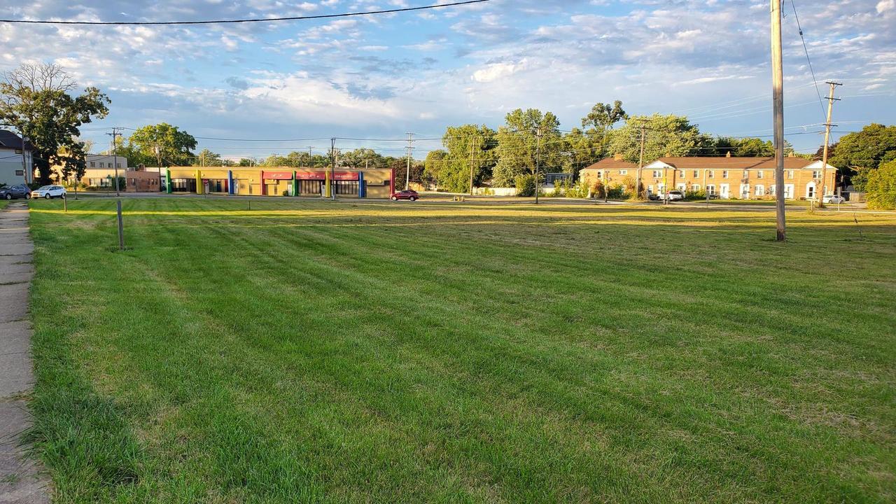 1213 Grand Ave., Waukegan, IL 60085