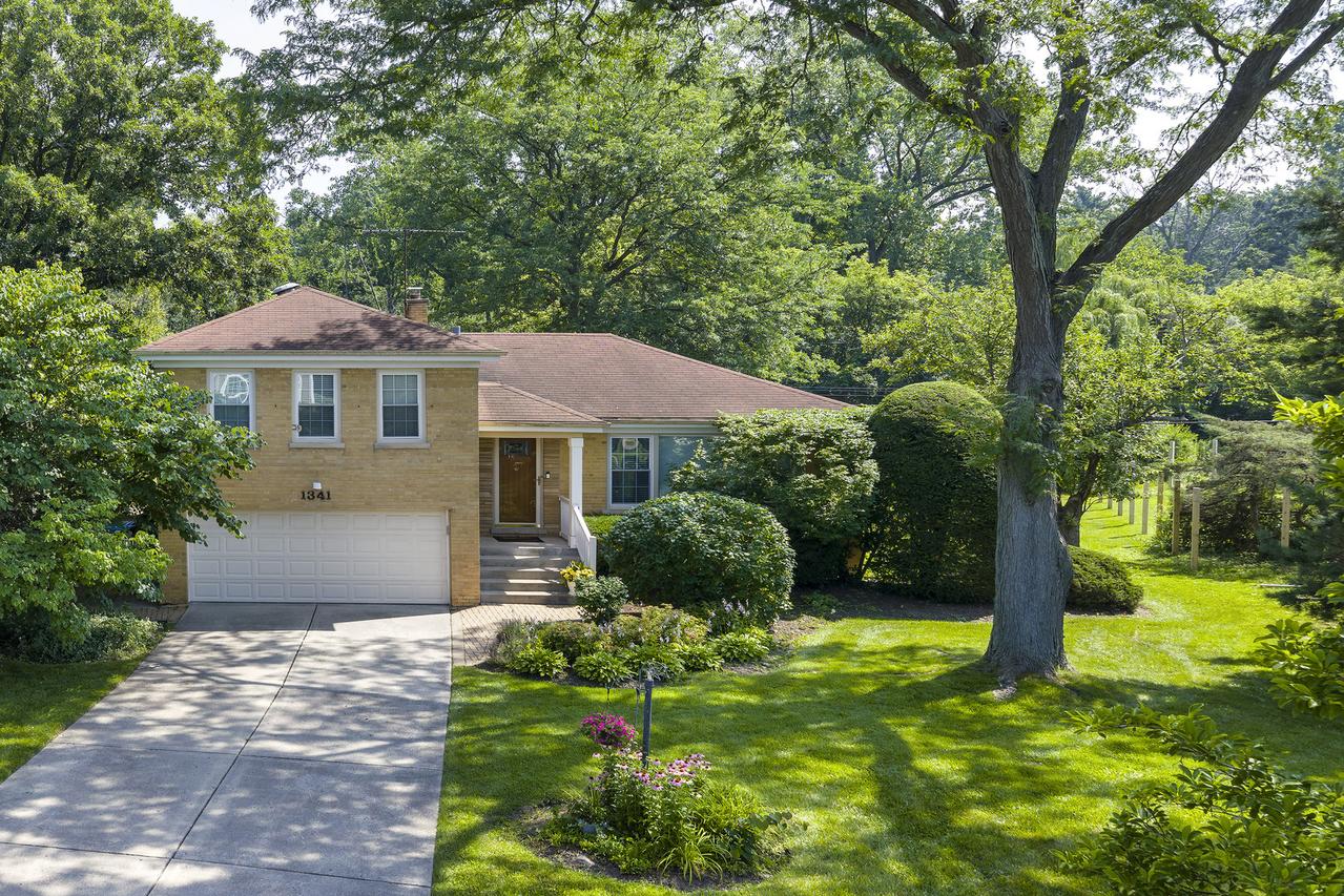 1341 Carlisle Pl., Deerfield, IL 60015