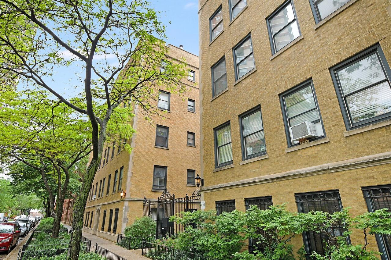 630 W Waveland Ave. #4A, Chicago, IL 60613