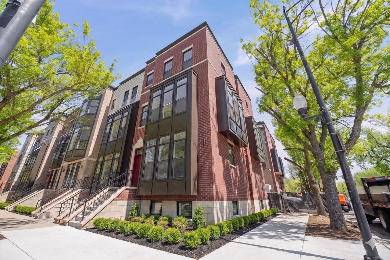 3249 S Calumet Ave., Chicago, IL 60616