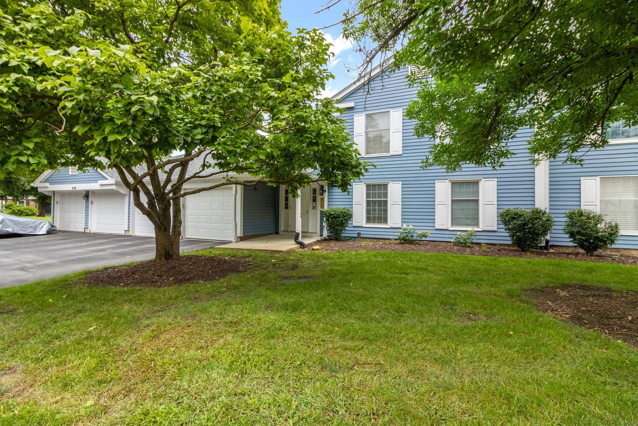 2148 Sunderland Ct. #201A, Naperville, IL 60565