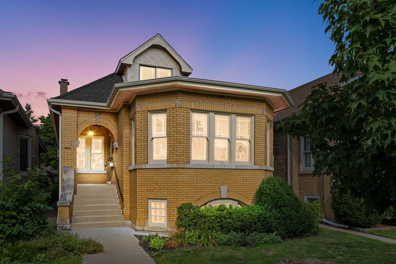 4910 N Kenneth Ave., Chicago, IL 60630