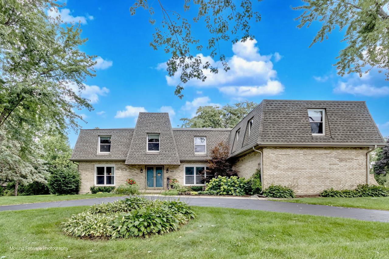 842 Winmoor Dr., Sleepy Hollow, IL 60118
