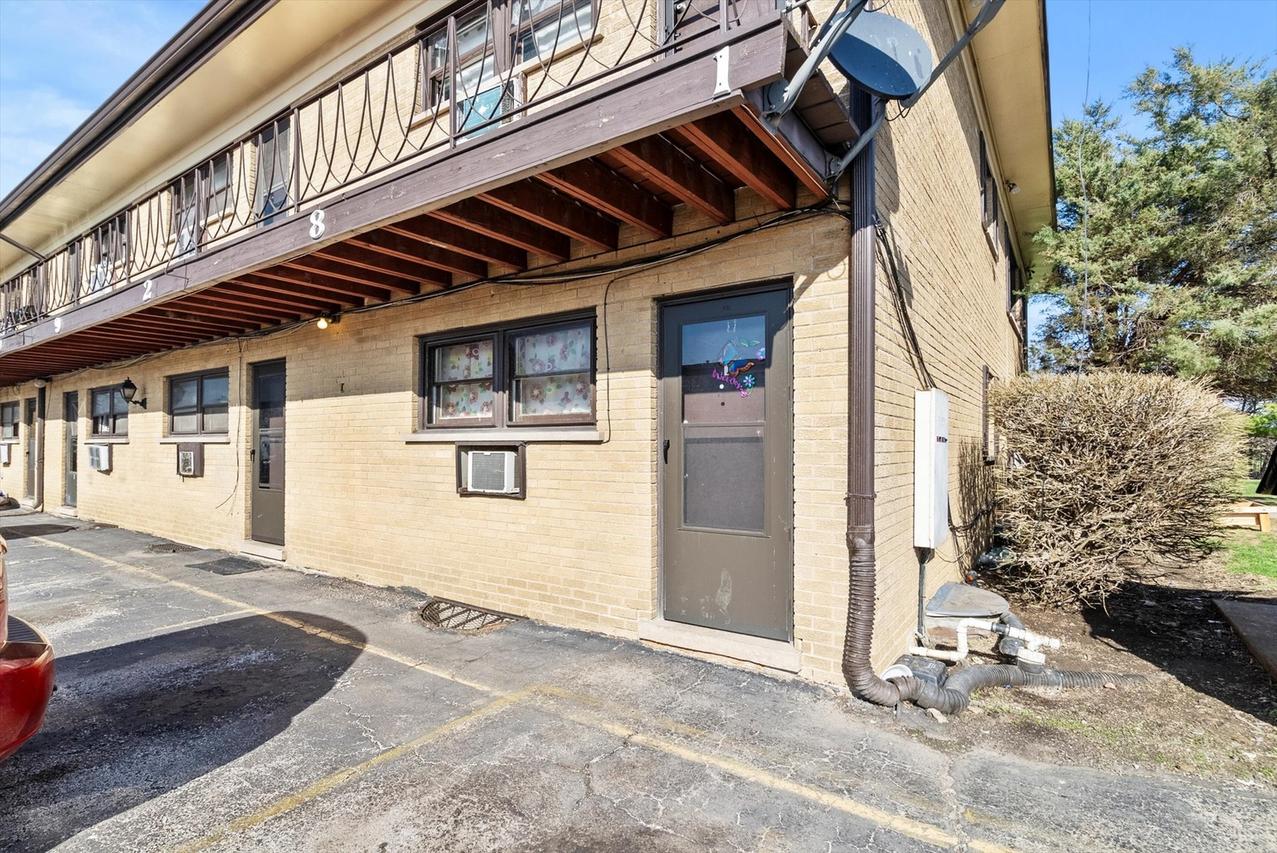 41 King Arthur Ct. #1, Northlake, IL 60164