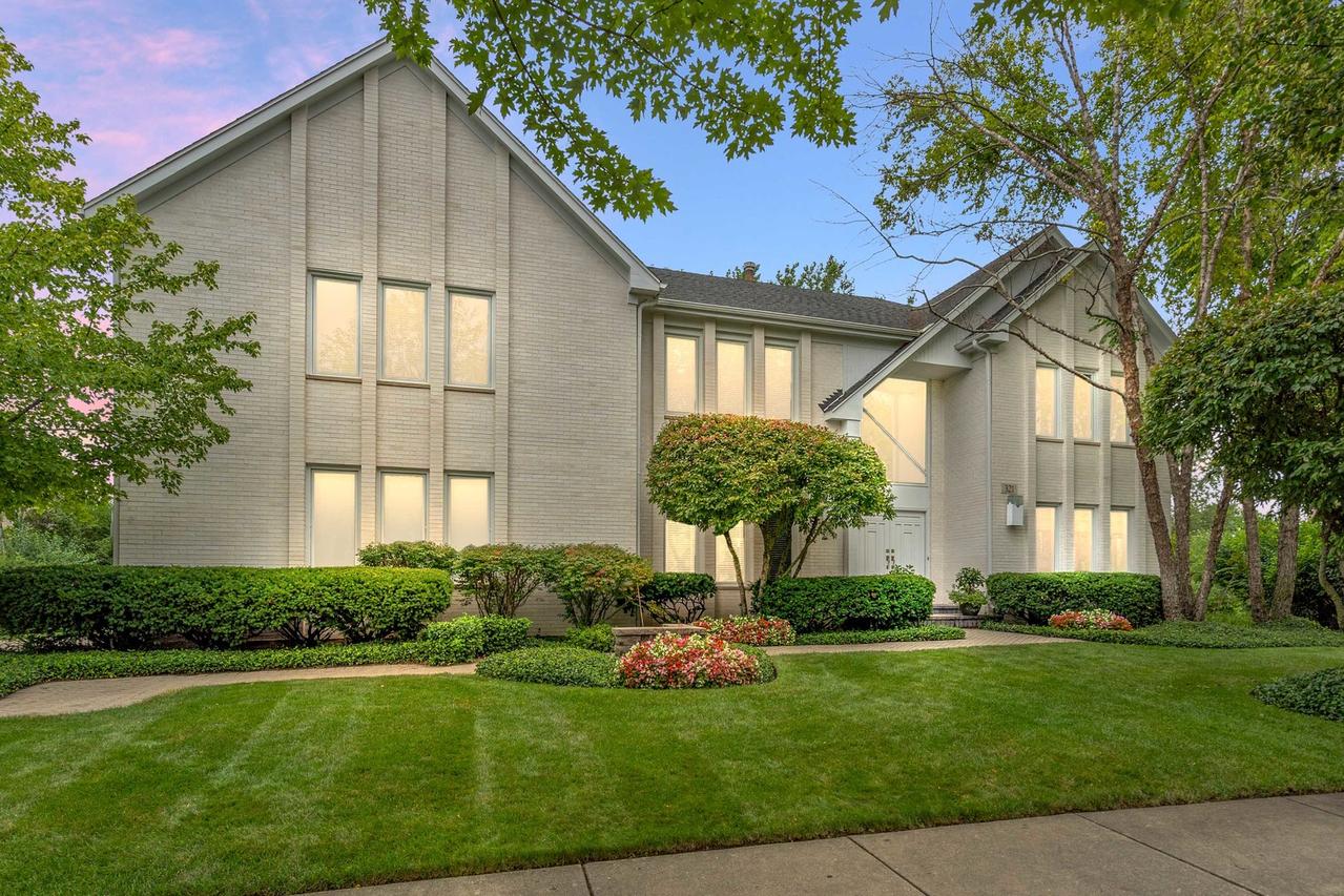 321 Foxford Dr., Buffalo Grove, IL 60089