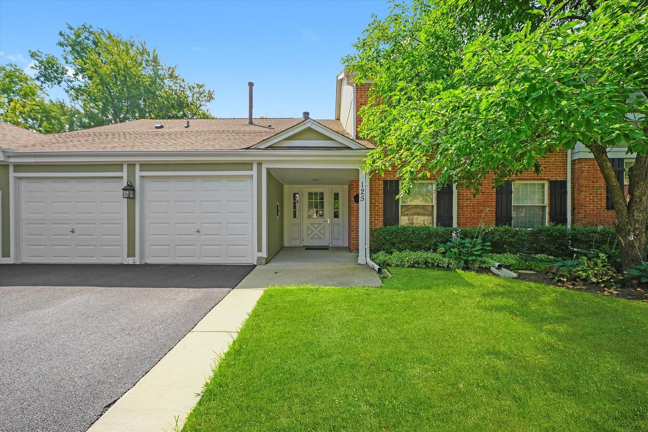 125 Cleveland Ct. #M2, Schaumburg, IL 60193