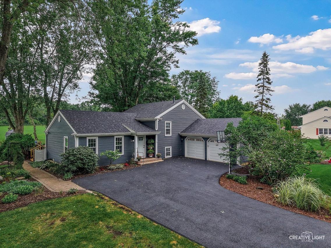 6N162 Far View Ct., St. Charles, IL 60175