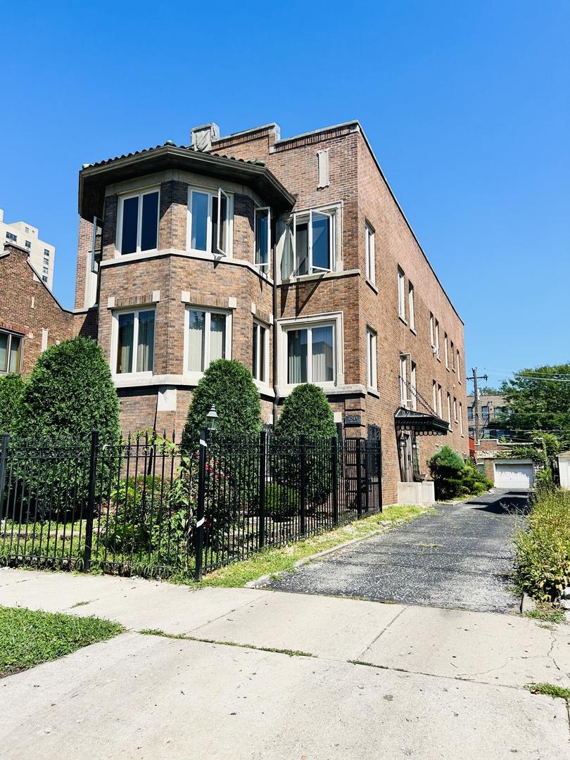 6745 S Crandon Ave., Chicago, IL 60649