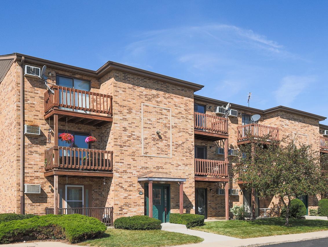 1324 N Geneva Dr. #3B, Palatine, IL 60074
