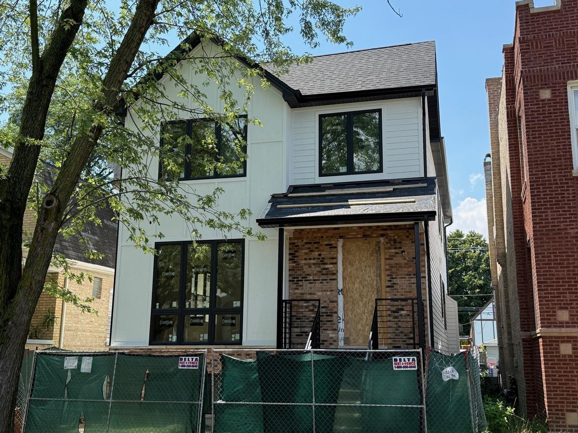 3716 N Richmond St., Chicago, IL 60618