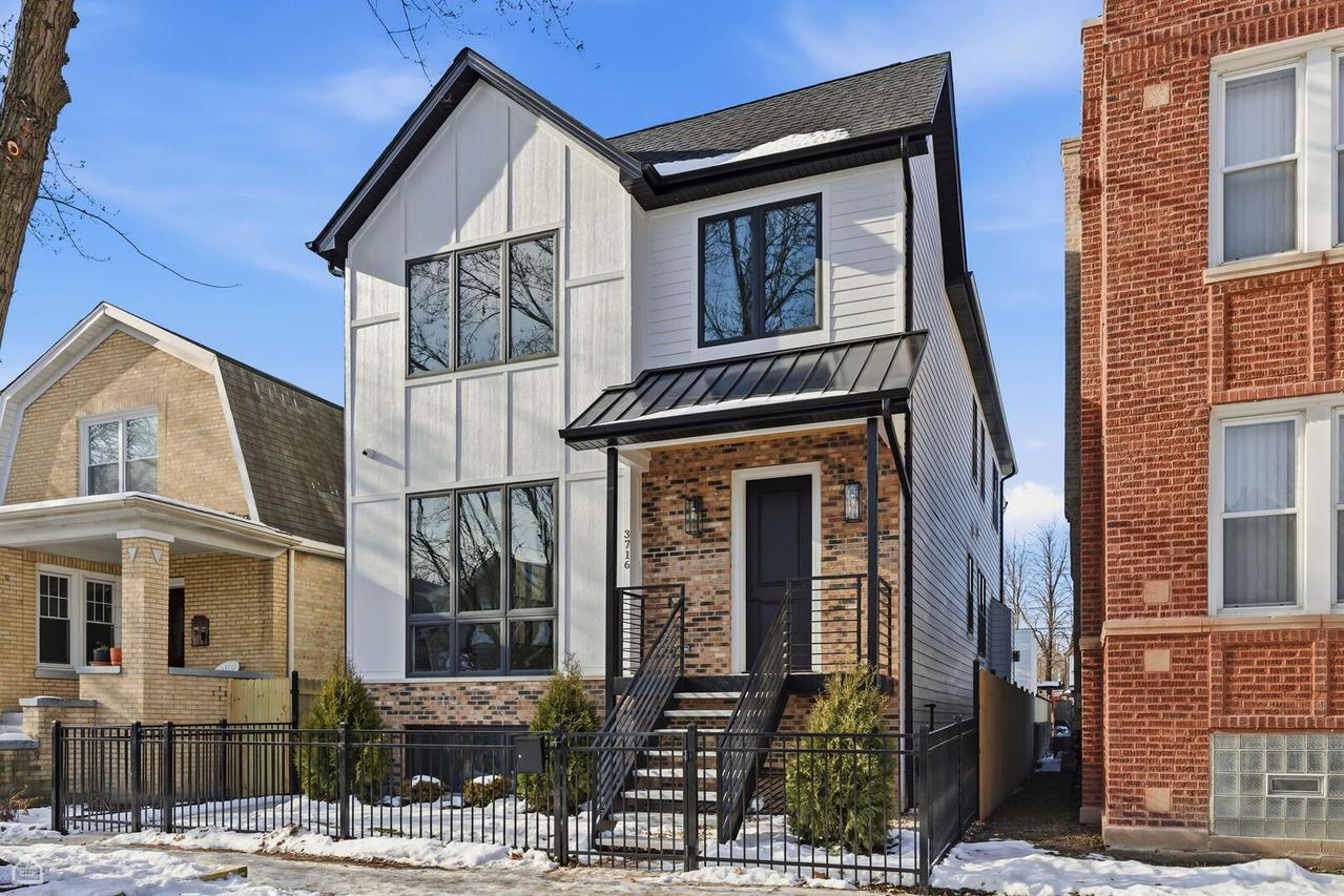 3716 N Richmond St., Chicago, IL 60618