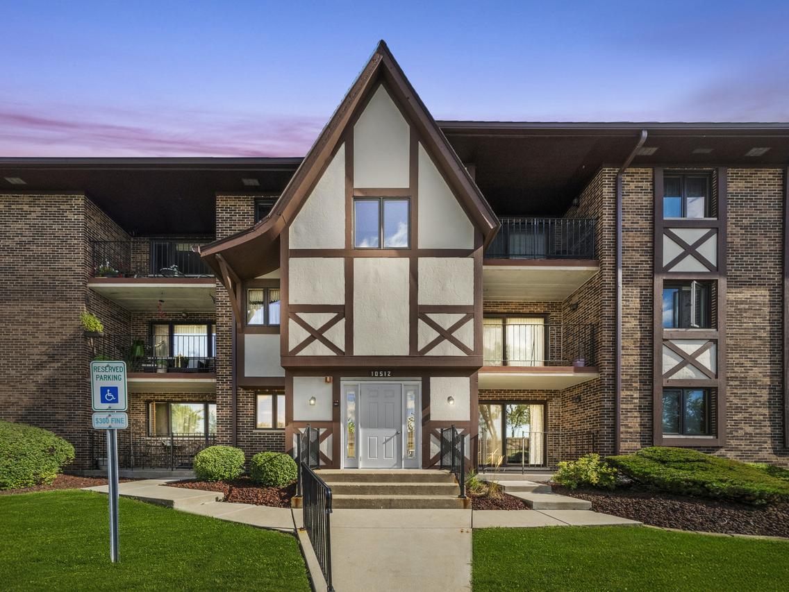 10512 Ridge Cove Dr. #11C, Chicago Ridge, IL 60415