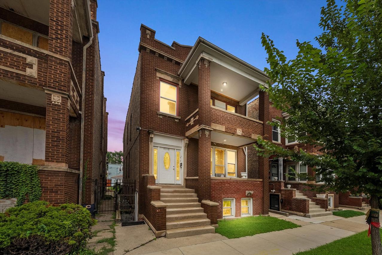 4318 W Cermak Rd., Chicago, IL 60623