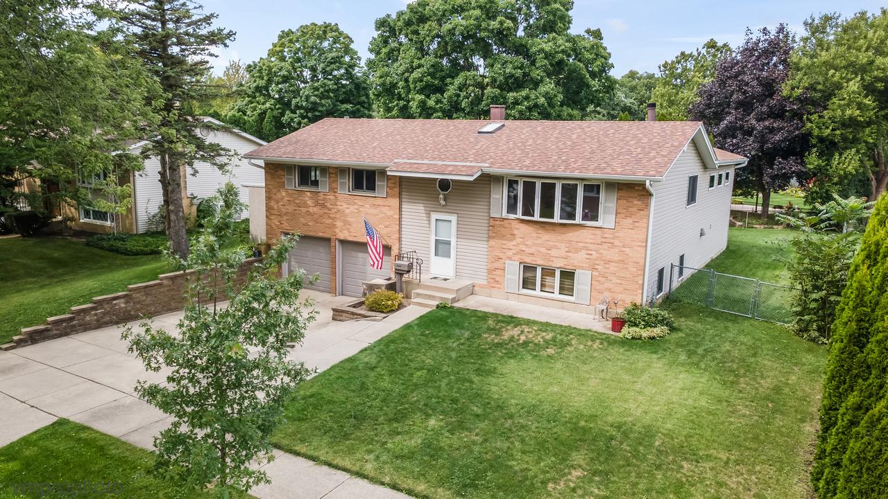 1018 E Kitson Dr., Palatine, IL 60074