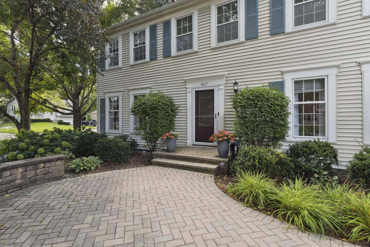 1017 Dawes St., Libertyville, IL 60048