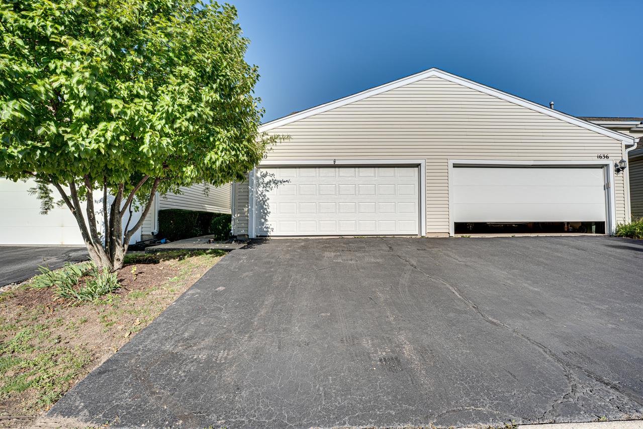 1640 Hilton Head Dr., Naperville, IL 60563