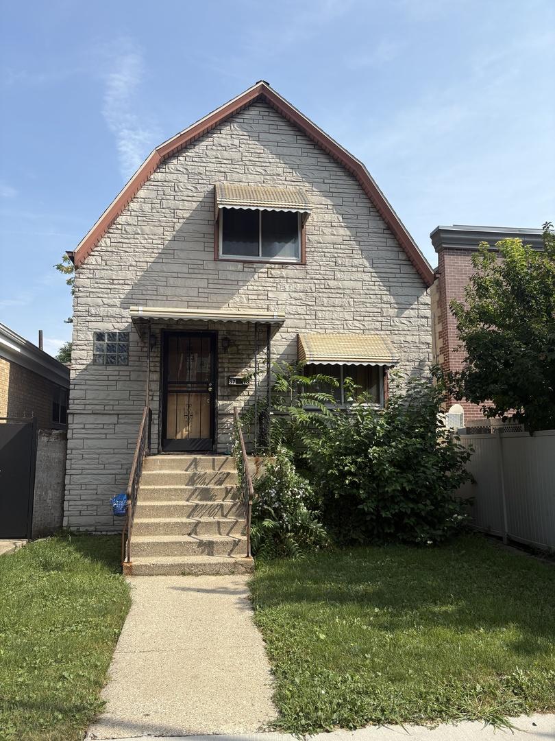 3718 W Addison St., Chicago, IL 60618