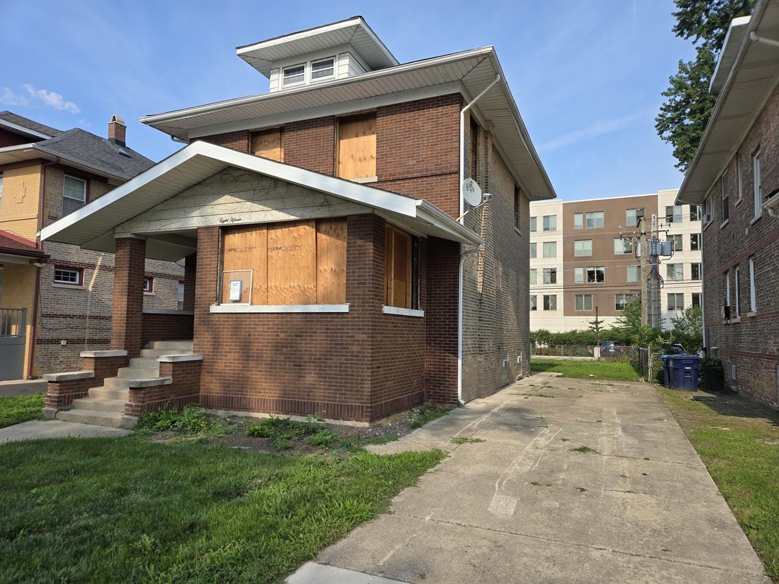 815 S 6th Ave., Maywood, IL 60153