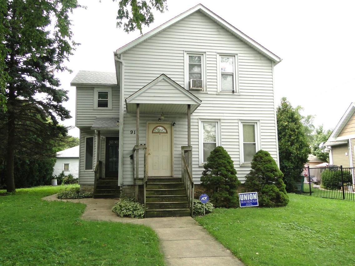913 Elizabeth St., Joliet, IL 60435