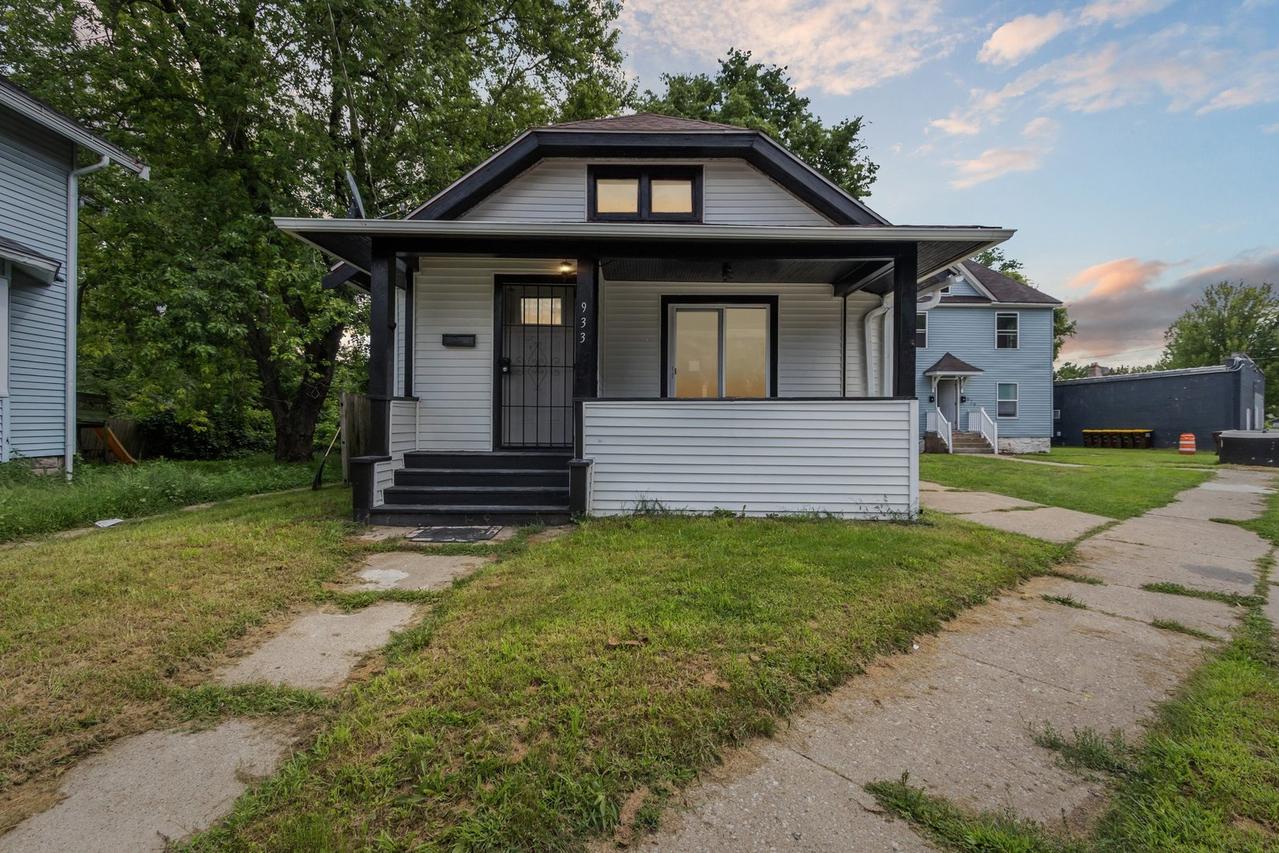 933 Ridge Ave., Rockford, IL 61103