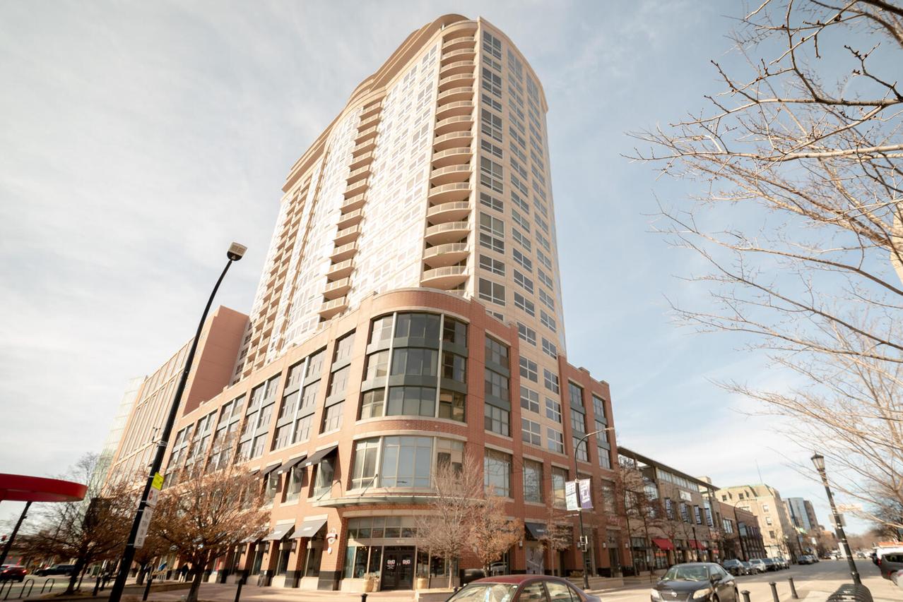 807 Davis St. #403, Evanston, IL 60201