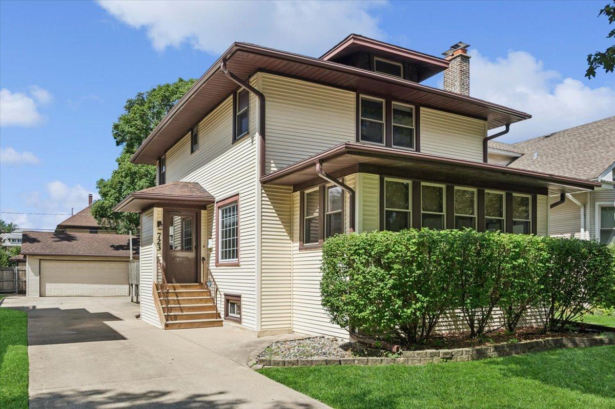 723 Wesley Ave., Oak Park, IL 60304