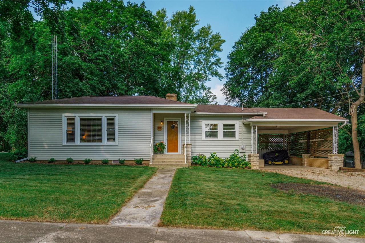 217 S Oak St., Hinckley, IL 60520