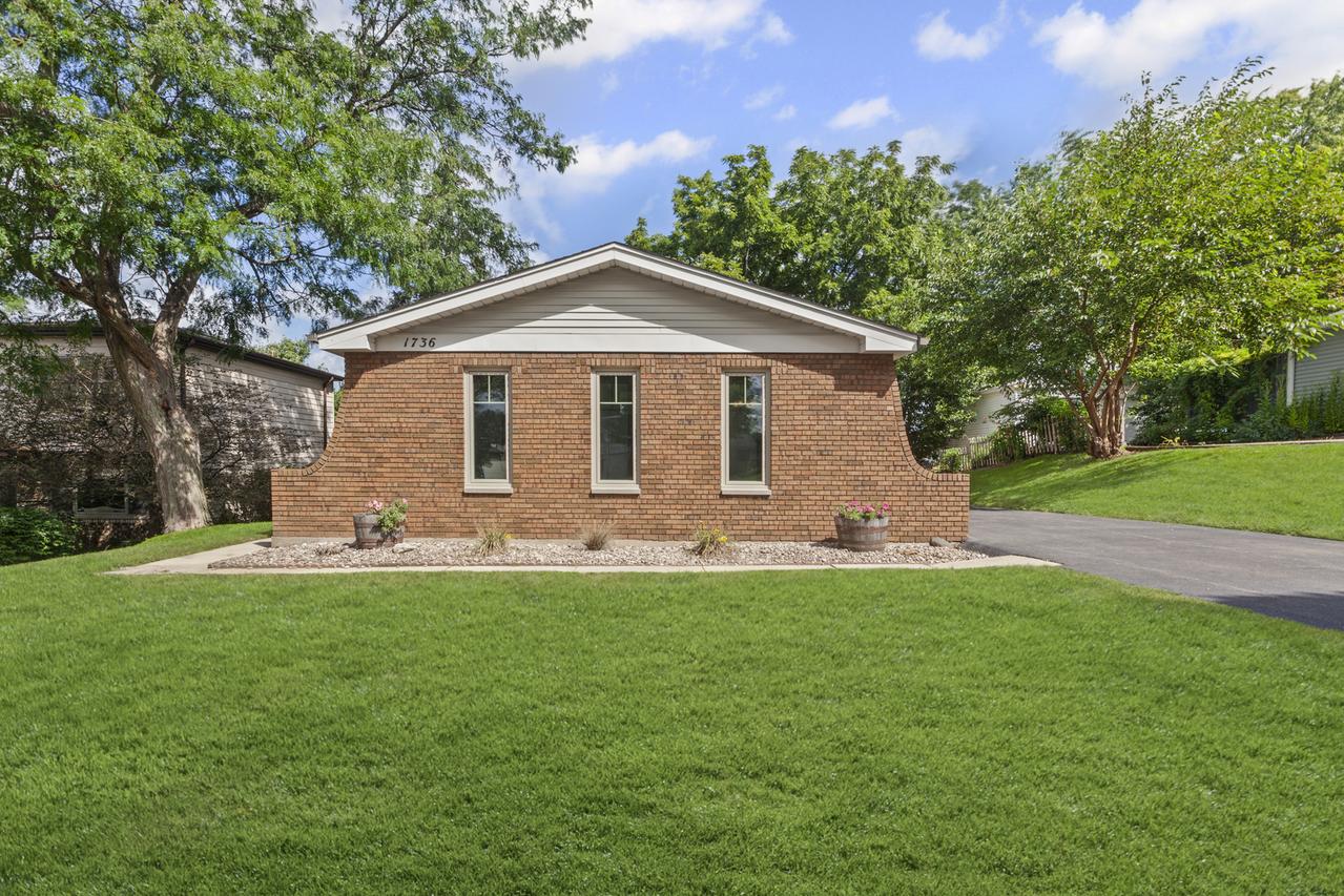 1736 Patricia Ln., St. Charles, IL 60174
