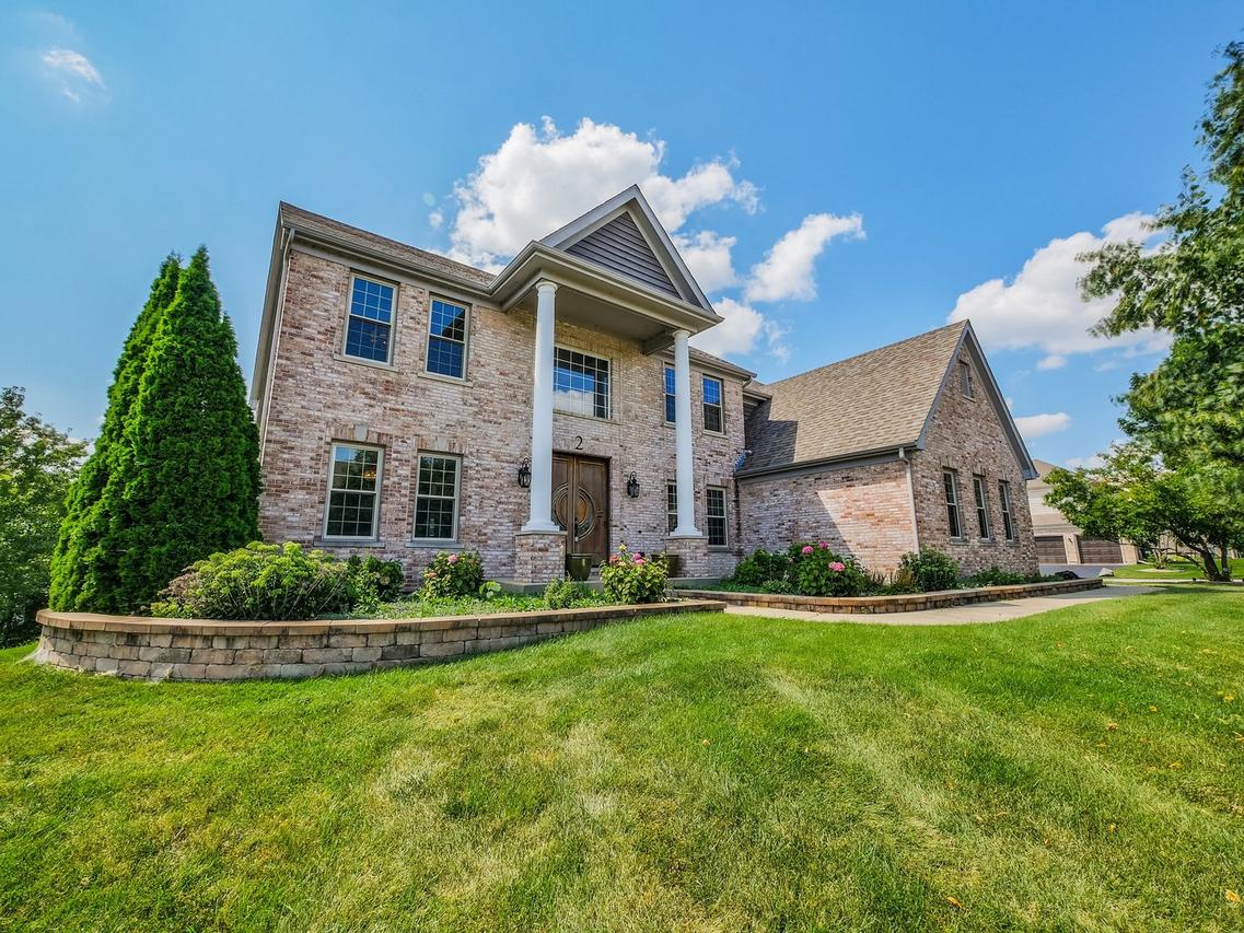 2 Twelve Lakes Ct., Lake In The Hills, IL 60156