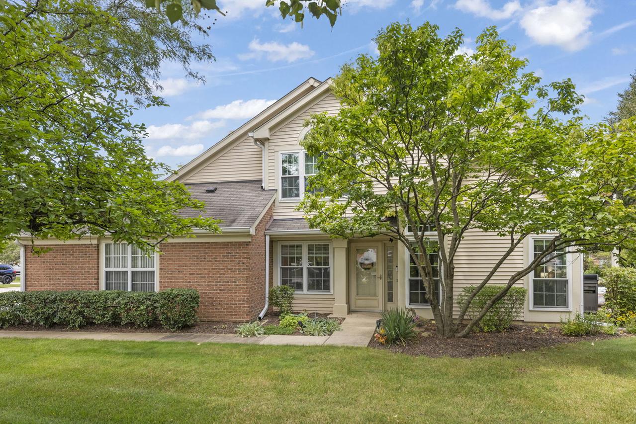 30W006 Willow Ln., Warrenville, IL 60555