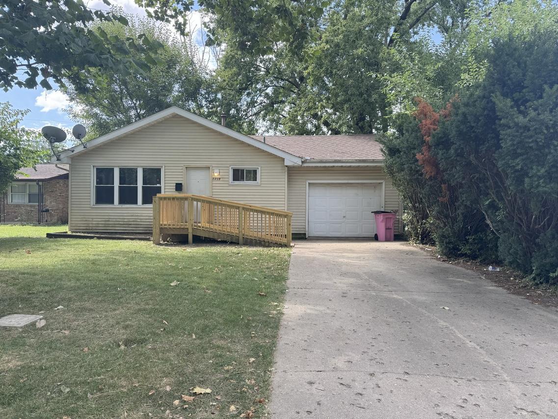 1209 Joanne Ln., Champaign, IL 61821