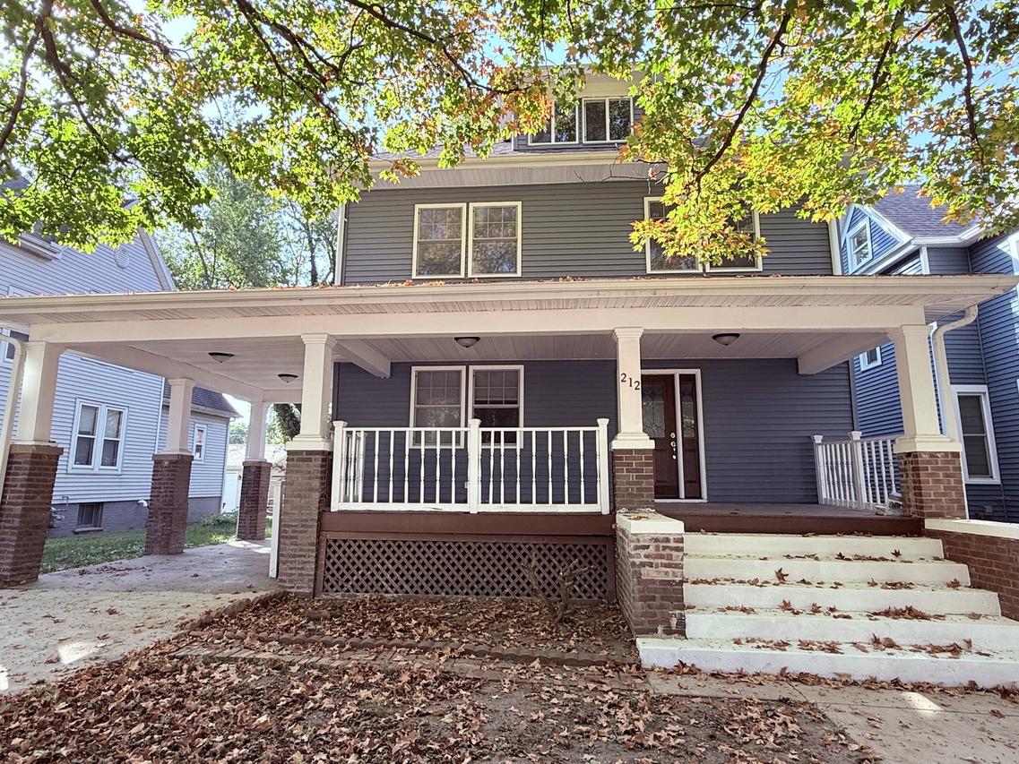 212 E Jefferson St., Clinton, IL 61727