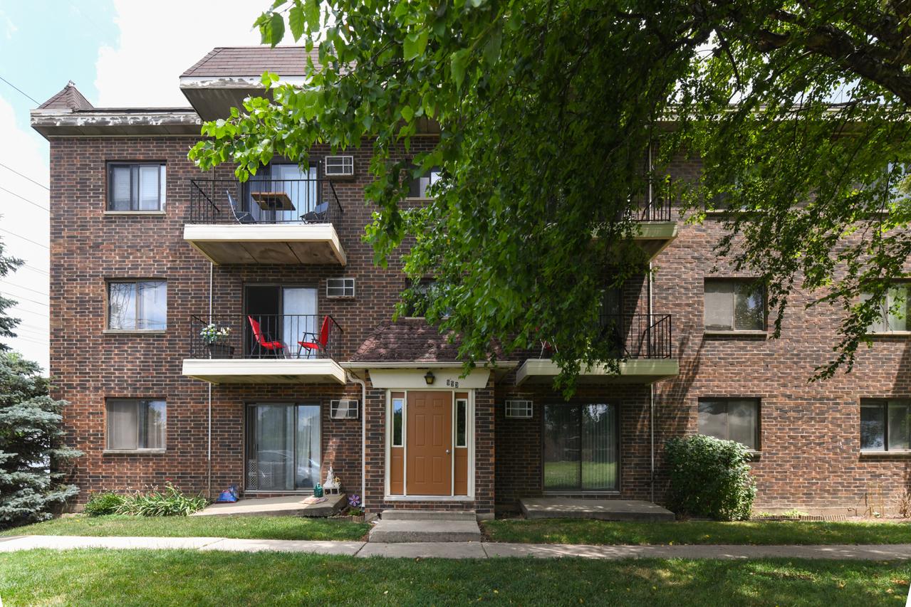 953 N Rohlwing Rd. #GB, Addison, IL 60101