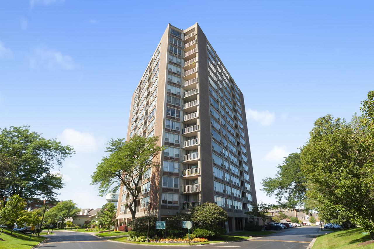 3925 Triumvera Dr. #3A, Glenview, IL 60025