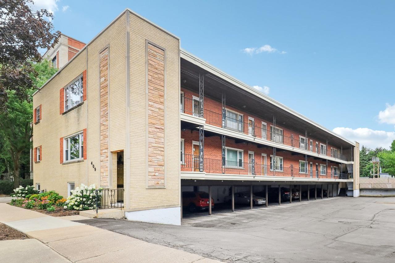 409 Lathrop Ave. #1A, River Forest, IL 60305