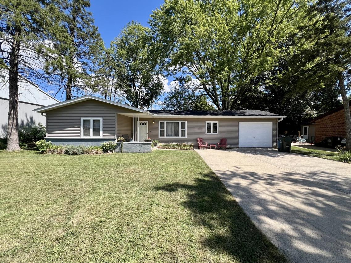 806 Walnut St., Mahomet, IL 61853