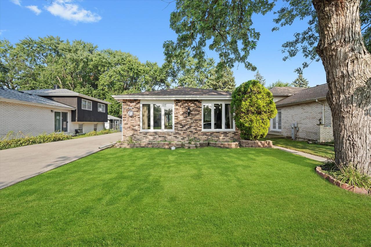 14817 Homan Ave., Midlothian, IL 60445