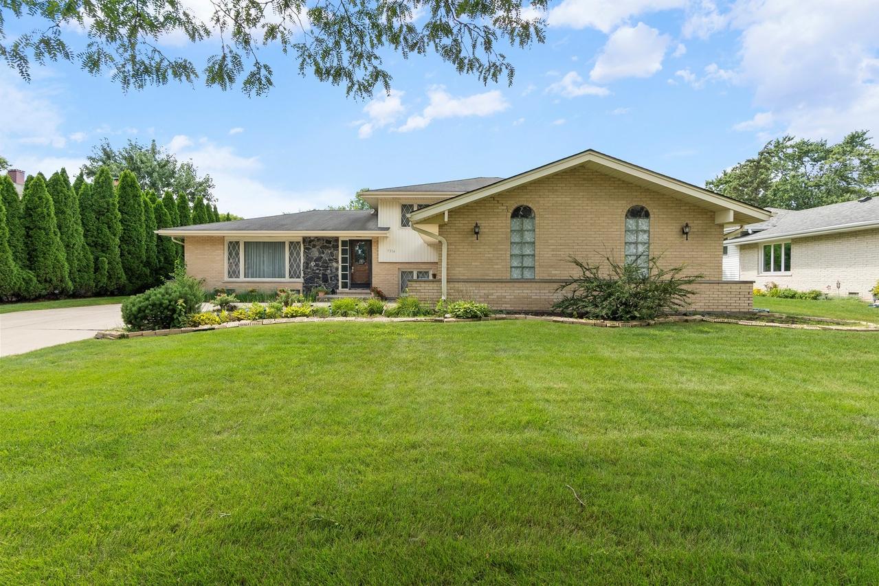 7314 Summit Rd., Darien, IL 60561