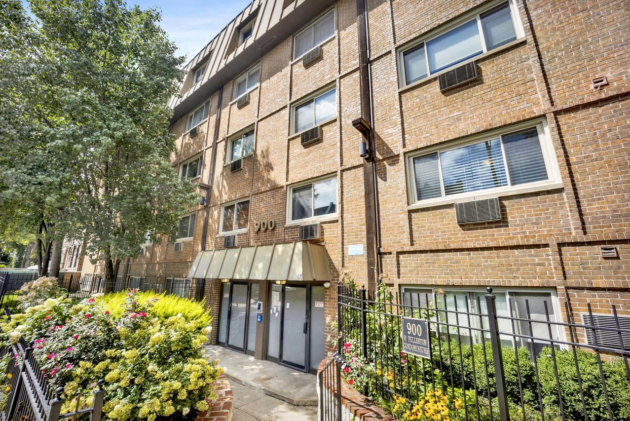 900 W Fullerton Ave. #2J, Chicago, IL 60614