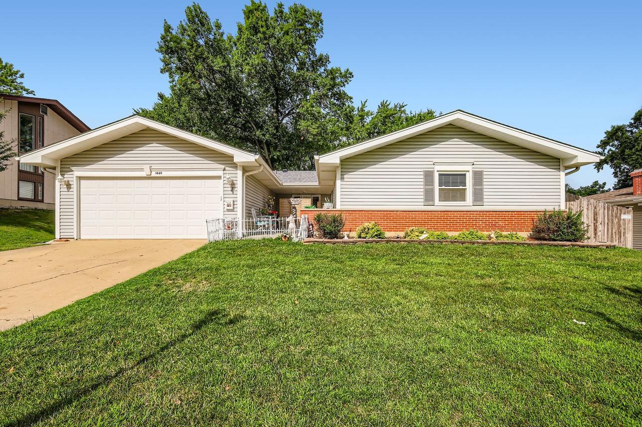 1440 Dennison Rd., Hoffman Estates, IL 60169