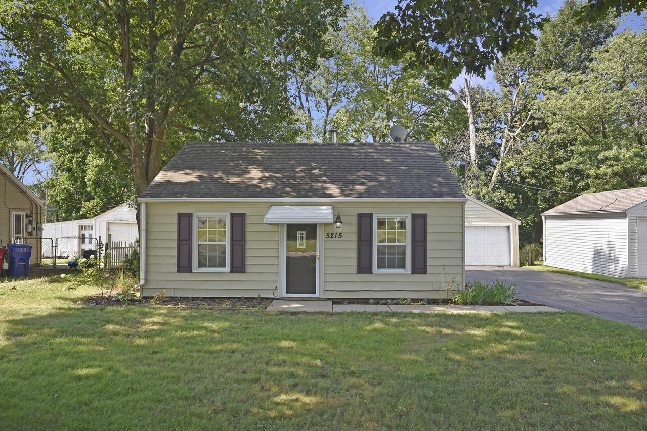 5215 N Glen Elm Dr., Peoria Heights, IL 61616