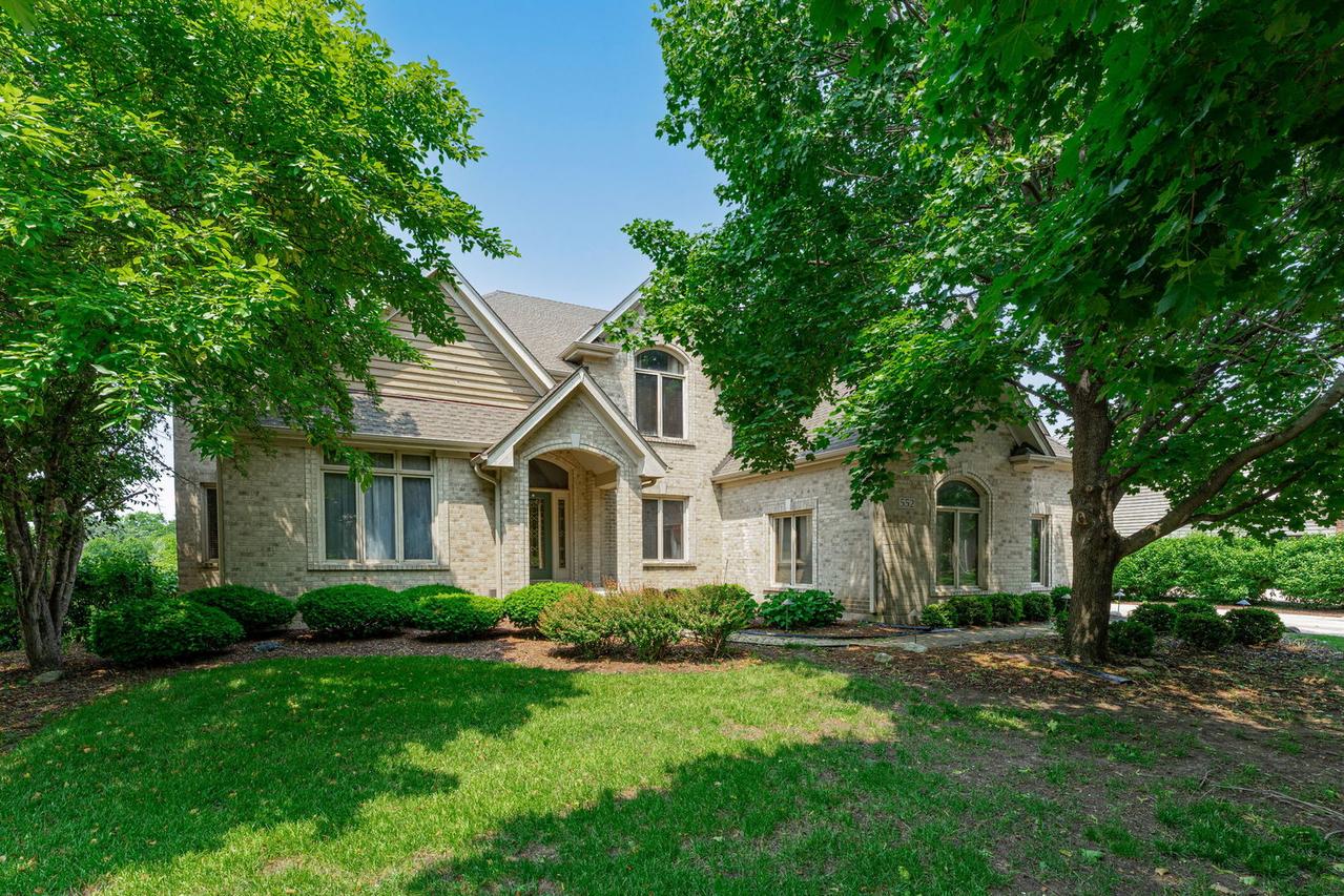 552 Waters Edge Dr., South Elgin, IL 60177