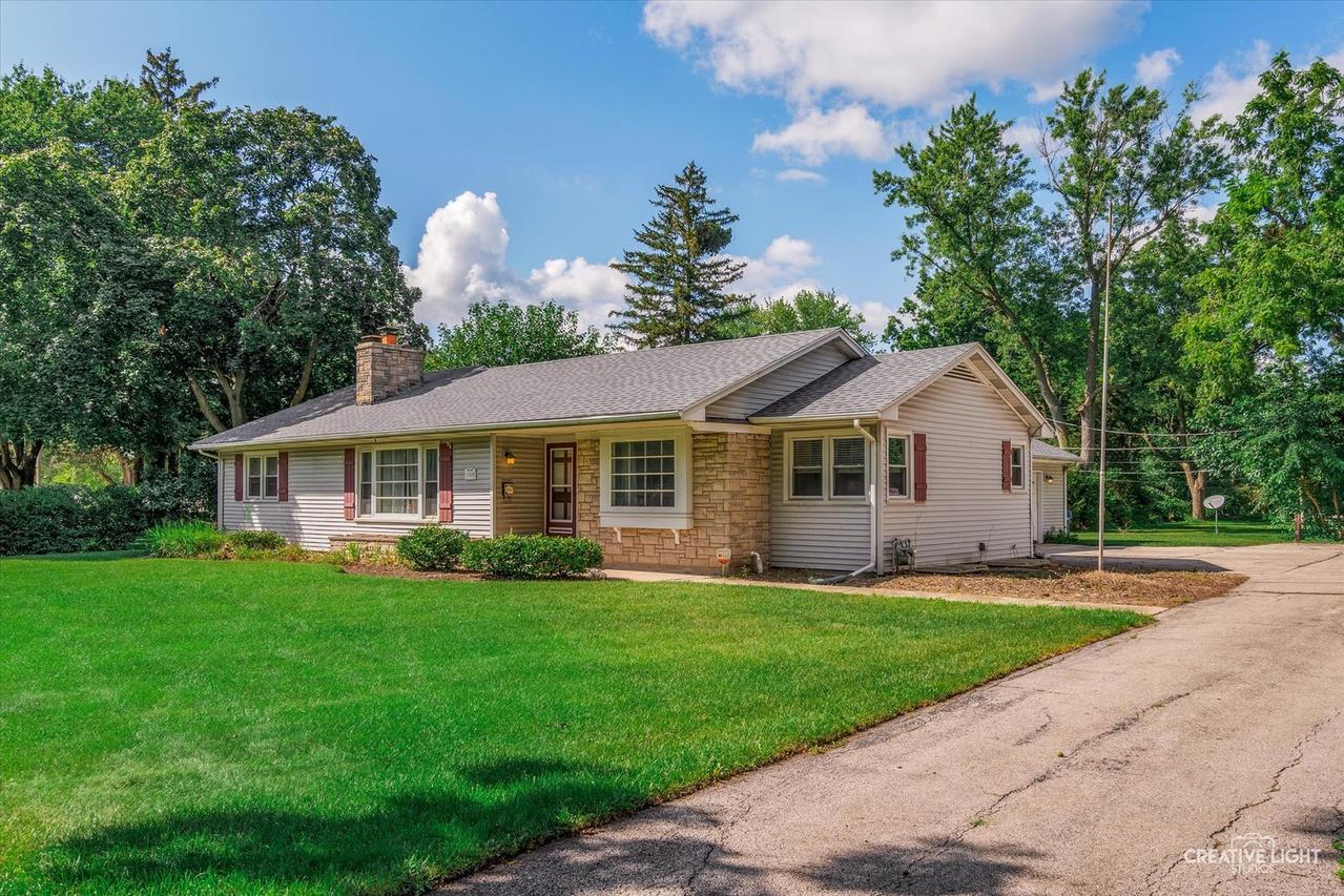 1319 W State St., Geneva, IL 60134