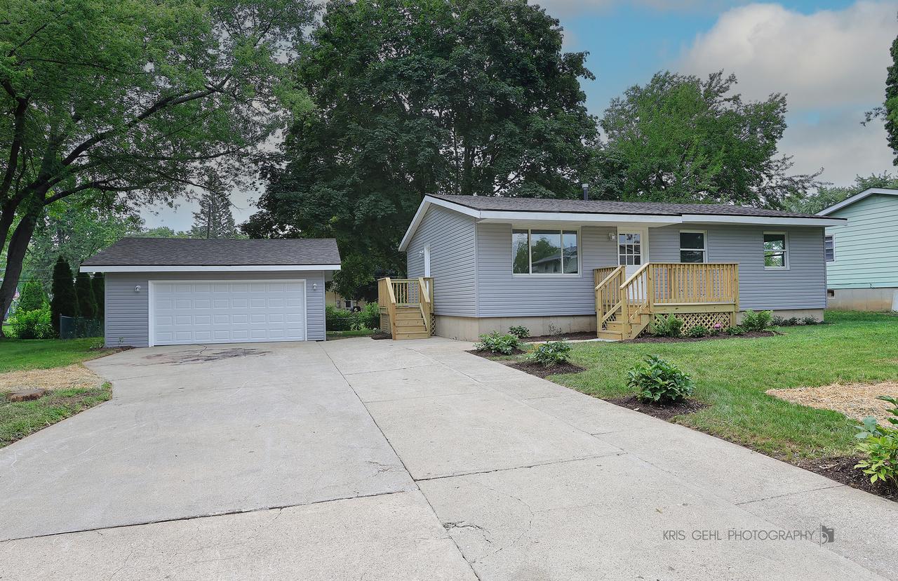 111 Peachtree Ln., Woodstock, IL 60098