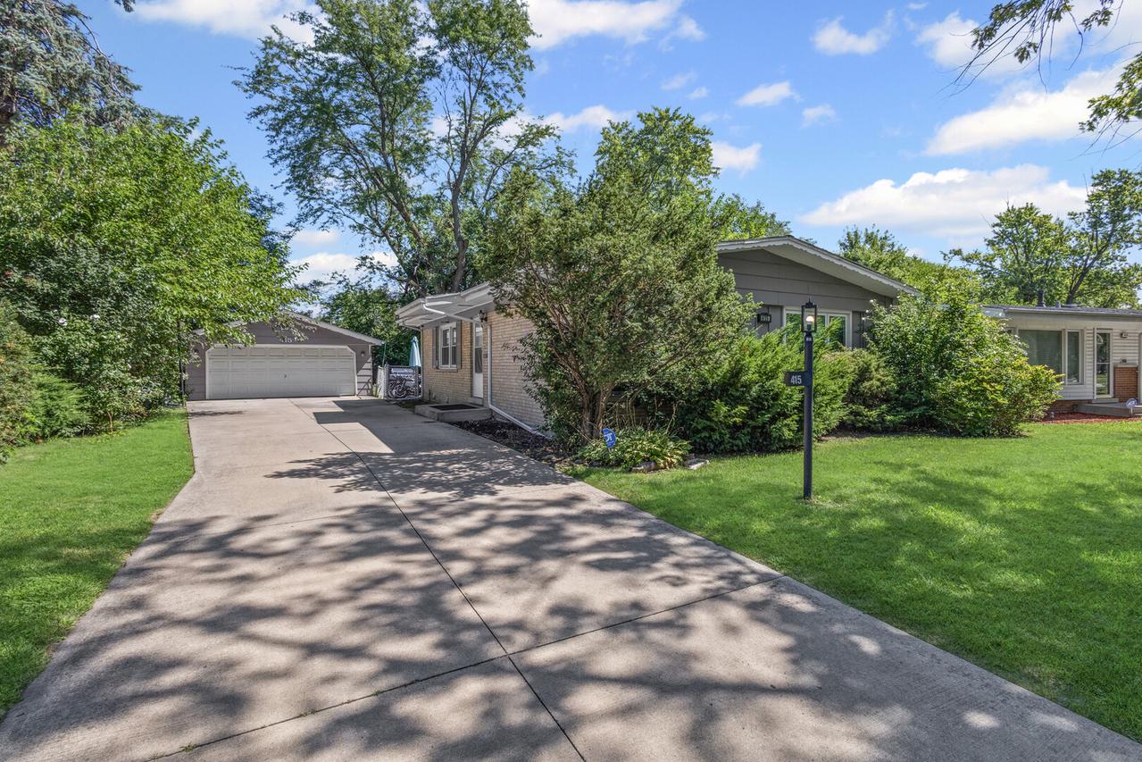 415 W Holly Ct., Glenwood, IL 60425