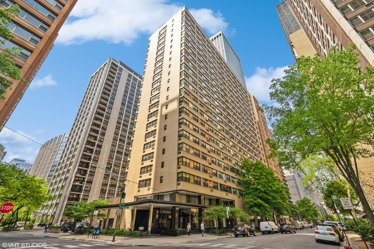 850 N Dewitt Pl. #18A, Chicago, IL 60611