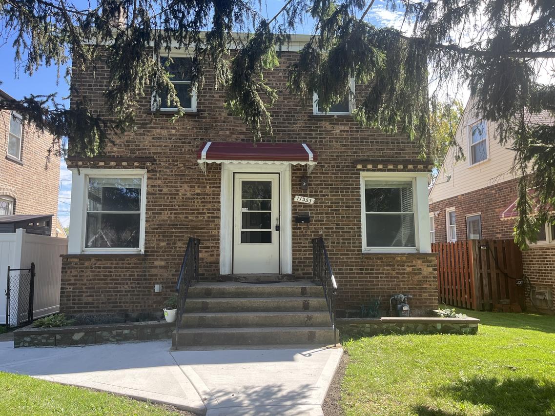 11353 S Ewing Ave., Chicago, IL 60617