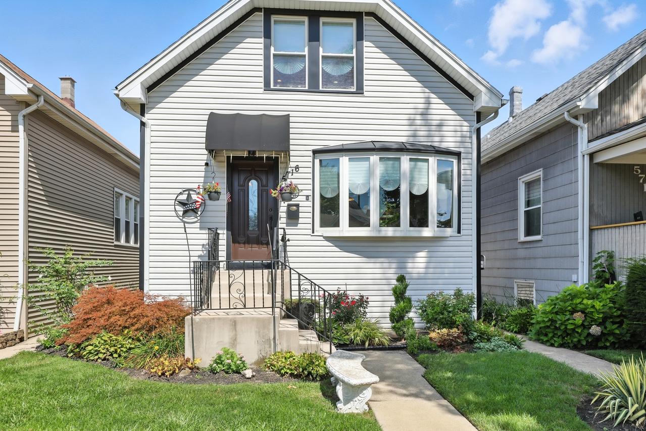 5716 W Waveland Ave., Chicago, IL 60634